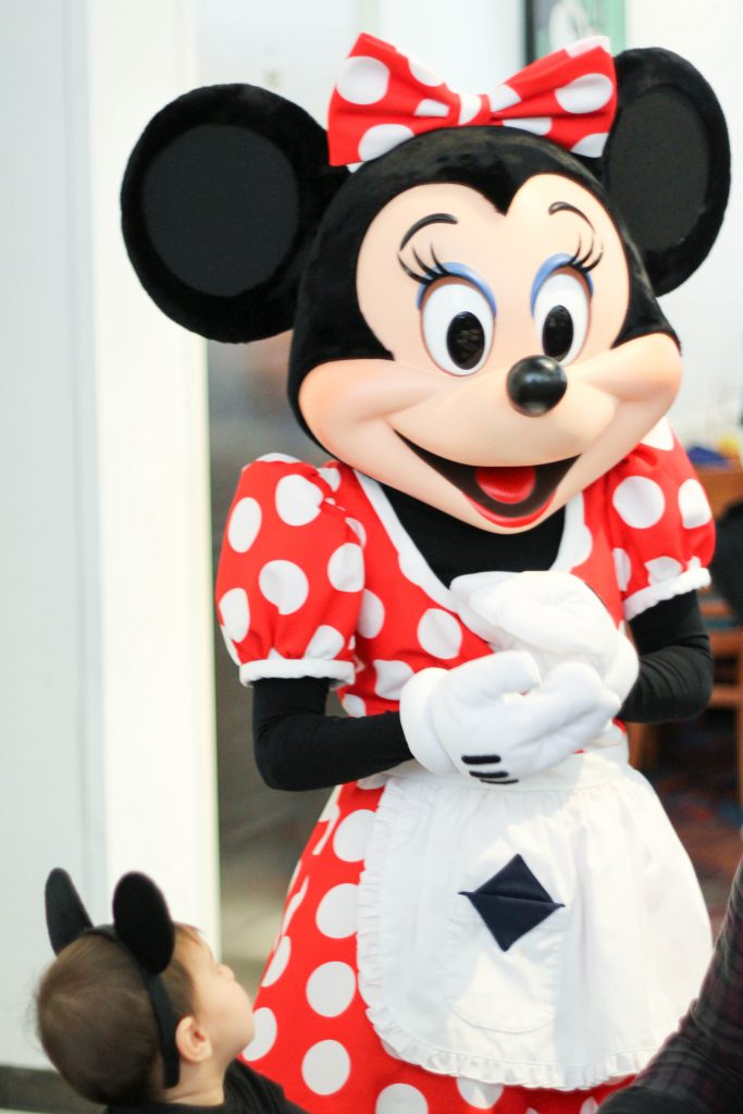 Minnie Mouse and toddler at Chef Mickey's