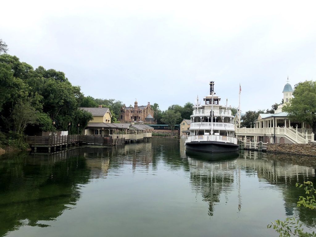 steamboat riverboat magic kingdom