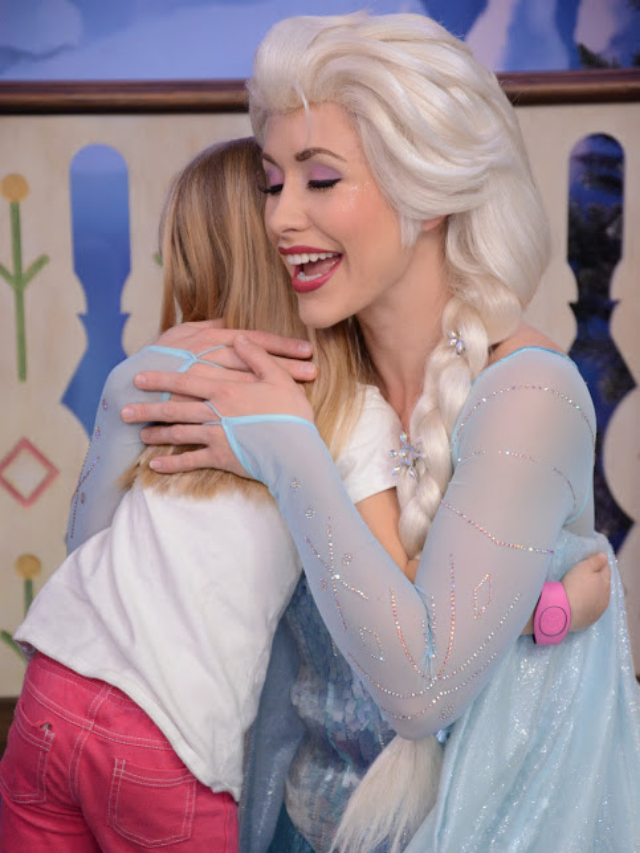 elsa hugging little girl