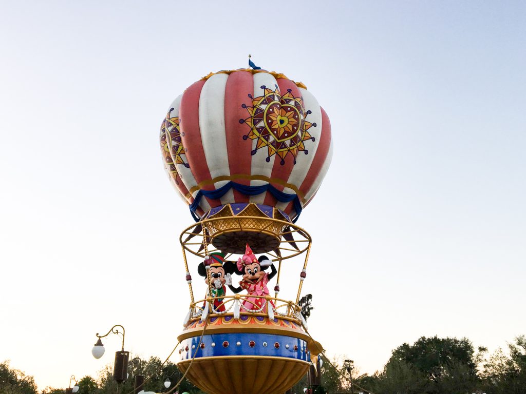 minnie and mickey on hot air balloon float