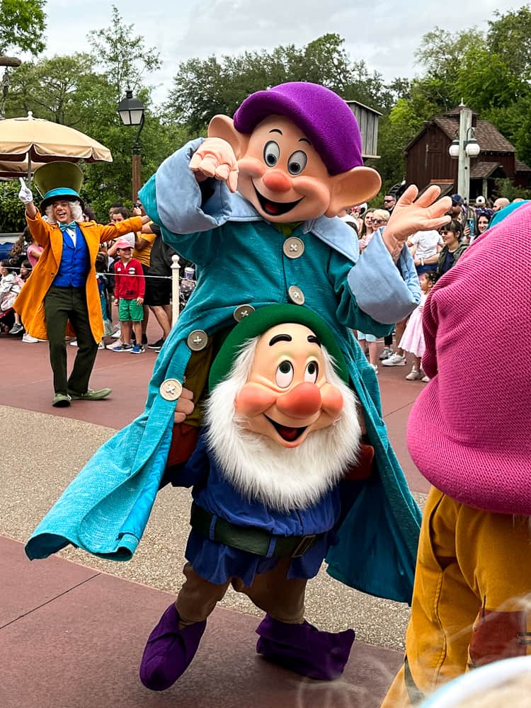 doc and dopey Festival of Fantasy Parade