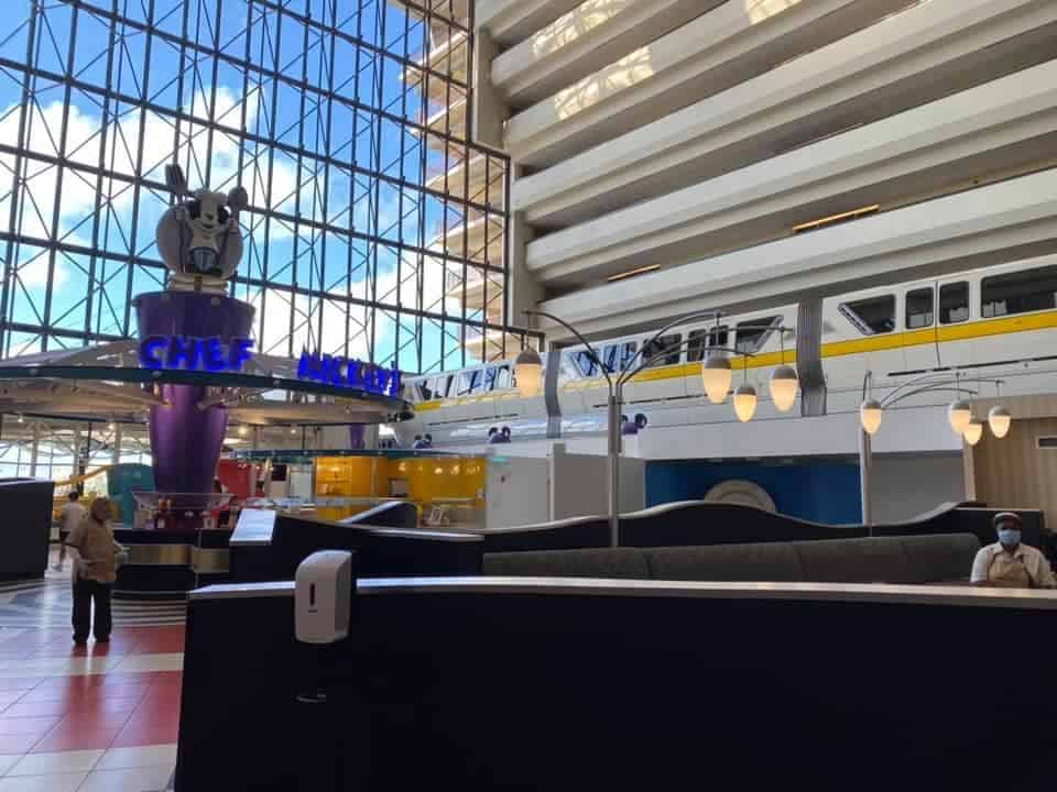 Chef Mickey's Contemporary Resort, monorail