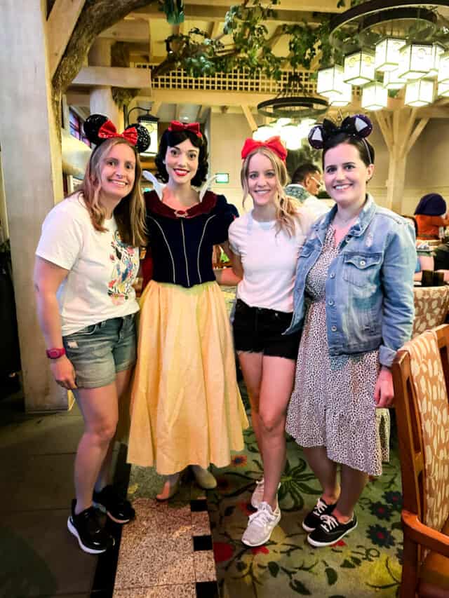 Snow White with 3 women 