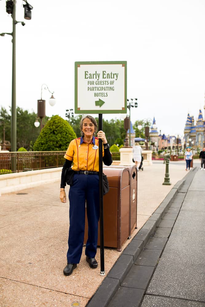 Early Entrance sign in Magic Kingdom 