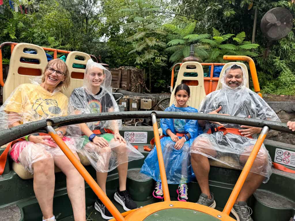 4 people on kali river rapids