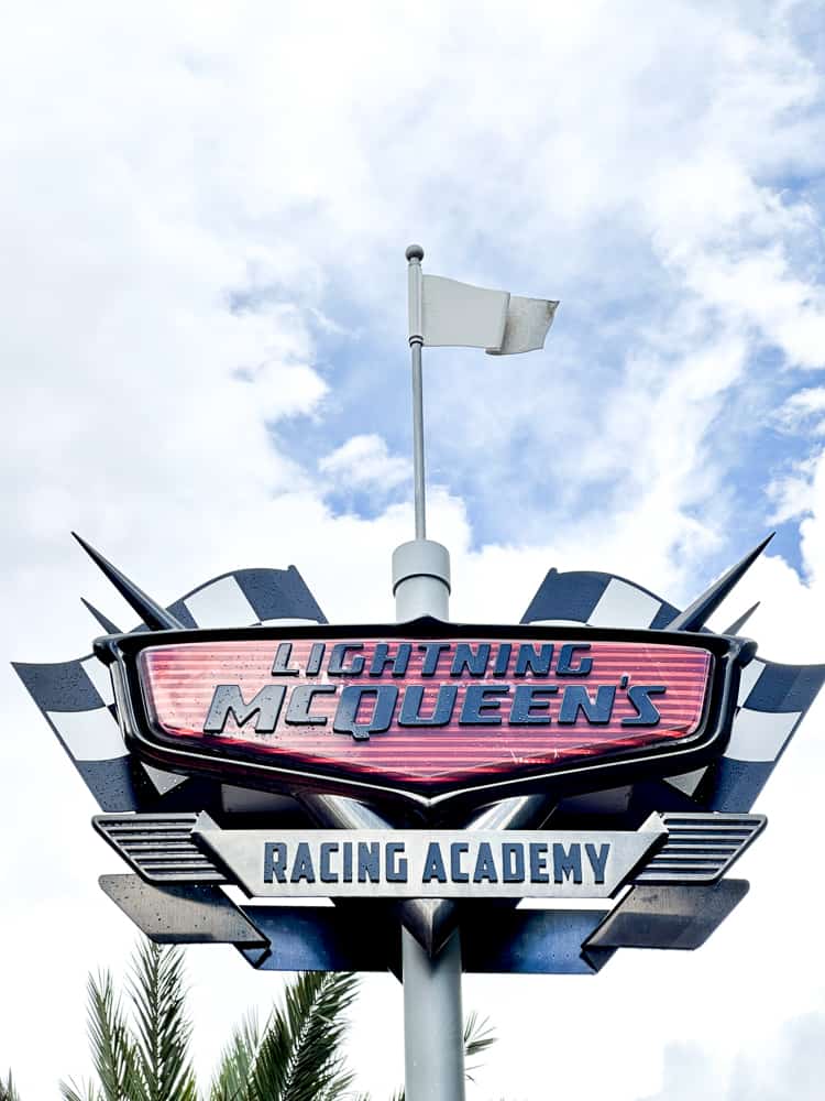 Lightning Mcqueen's Racing Academy Coming To Disneys - Lightning Mcqueen  Racing Academy Logo, HD Png Download - vhv