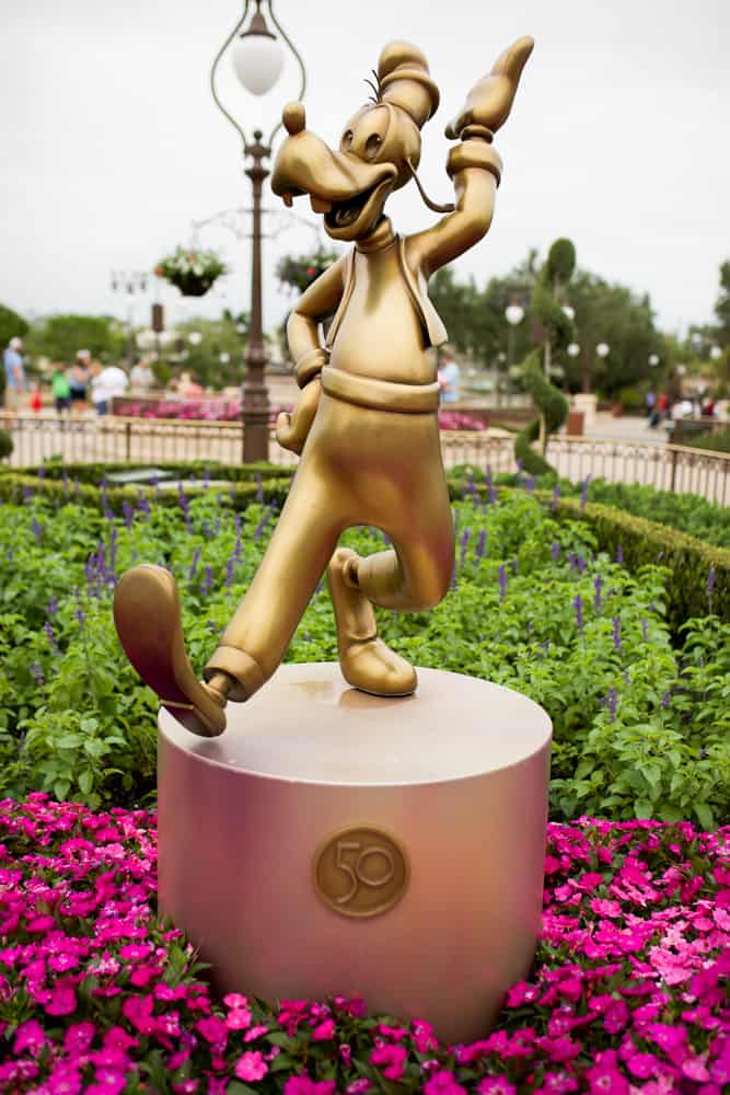 goofy gold statue at Magic Kingdom