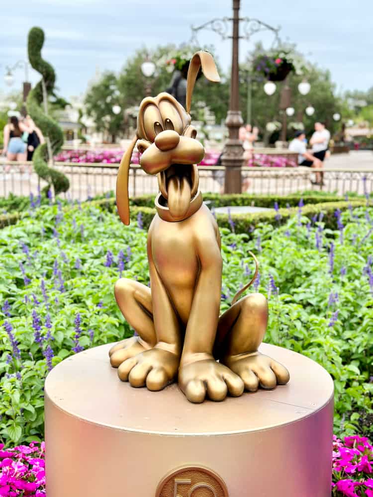 Pluto golden statue