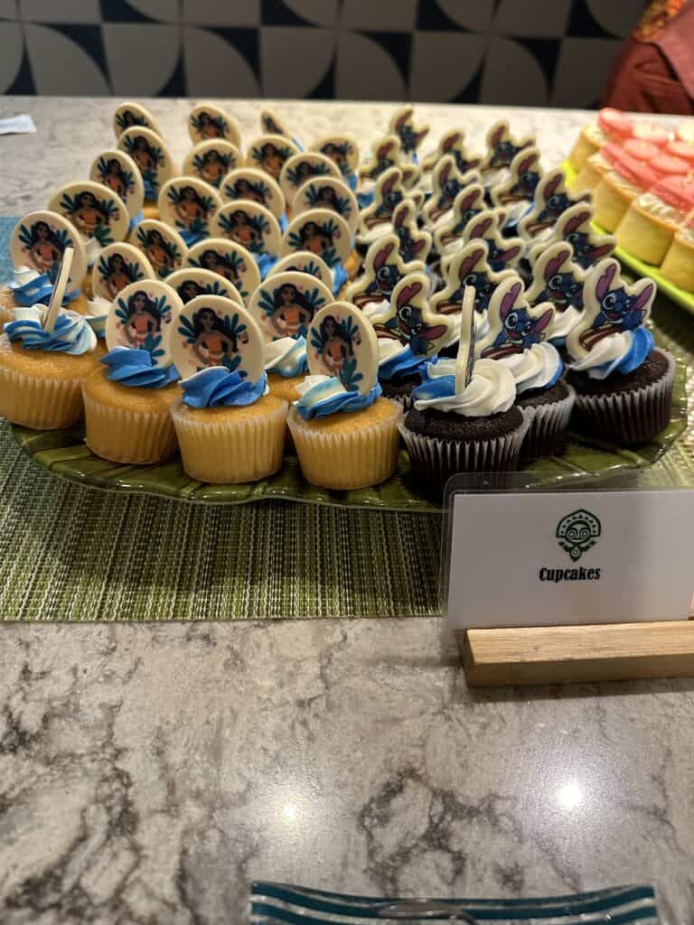 Polynesian club level cupcakes