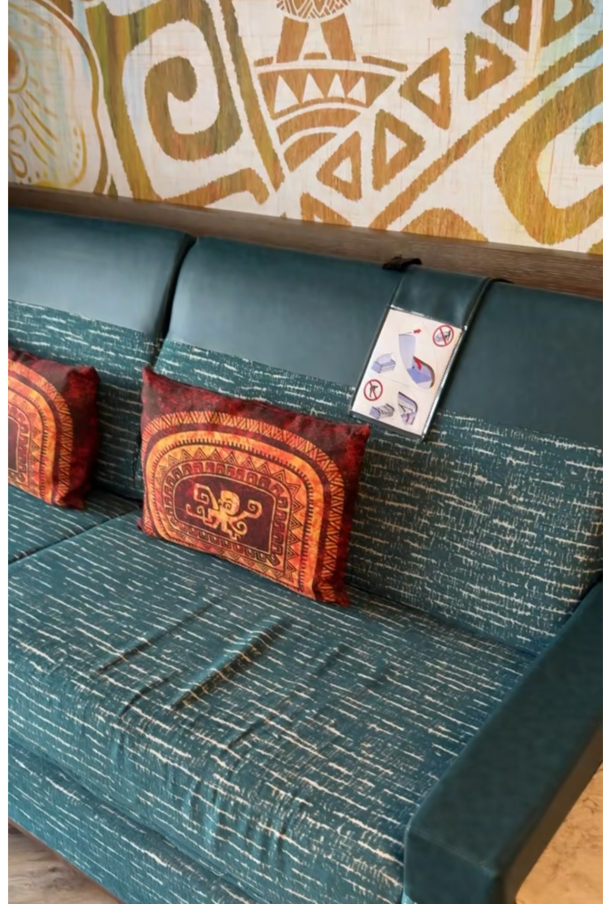 DIsney's polynesian day bed bed